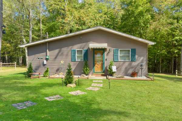 Maple Creek Cabin, 2 Bedroom Near From Cook Forest Tuck’D Inn Farms